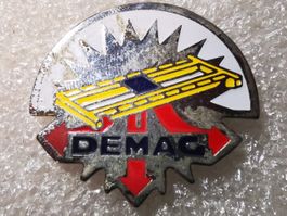 Ansteckpin 7: Demag
