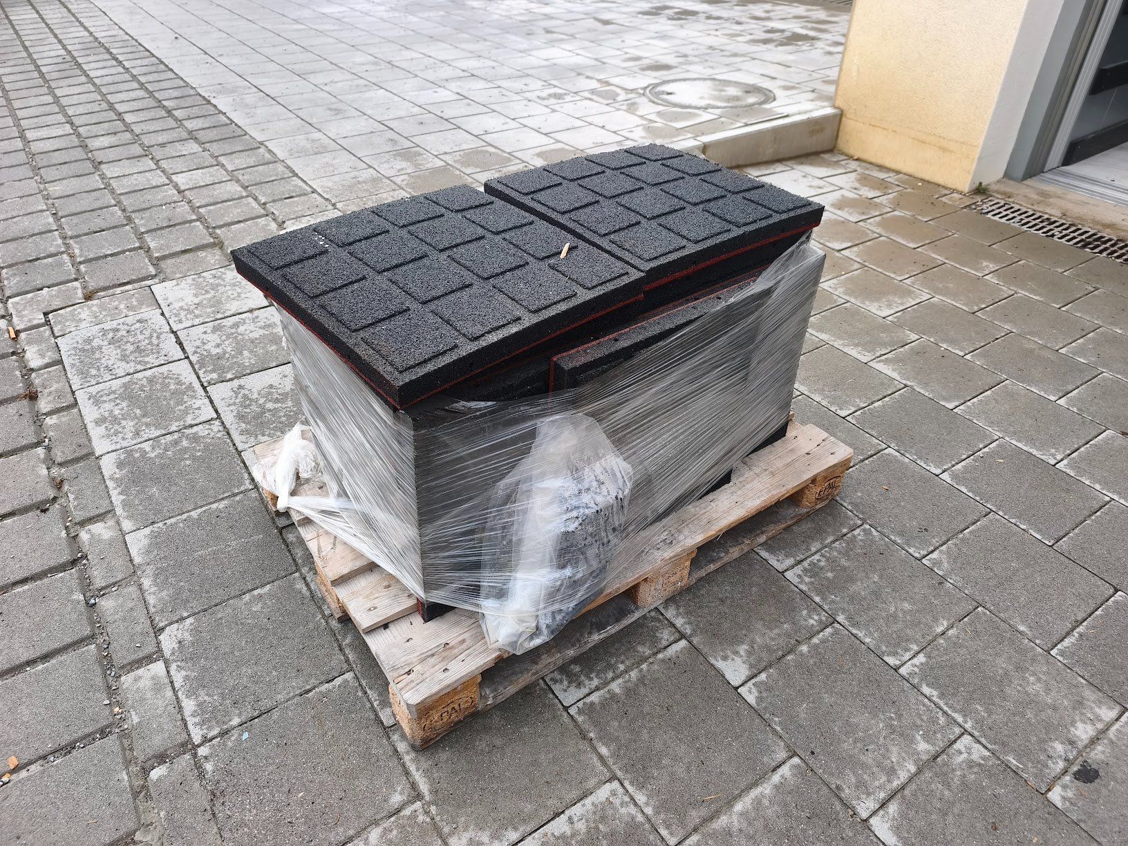 Rivestimenti per pavimenti: Fallschutzmatten 50x50 – Nuovo (secondo la descrizione) da Beinwil am See venduto da ihregartenwelt 1