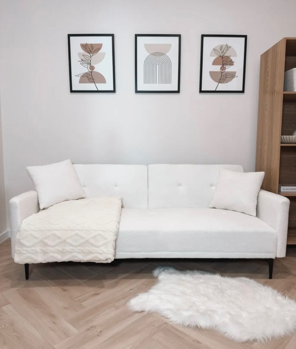 Divani: Schlafsofa 3-Sitzer Bouclé Cremeweiss – Usato da Schwarzenegg venduto da Janaya.8j