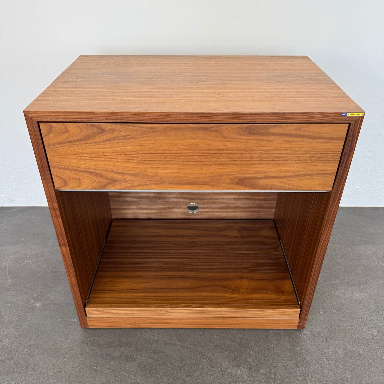 Armadi: Top Design Exclusiv Sideboard 760mm breit - Nussbaum – Usato da Schönenwerd venduto da mcofficeshop