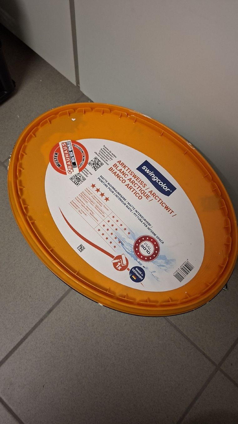 Colori: Swingcolor Wandfarbe Warmweiss  – Usato da Unterengstringen venduto da Kimchimon 1