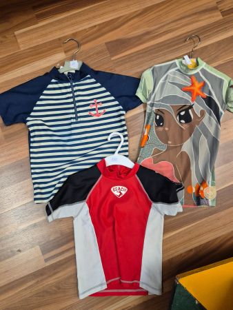 1 Uv Badeshirt gr 110 nach Wahl B