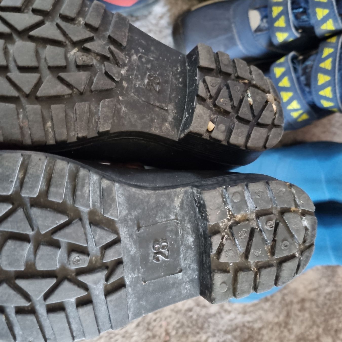 Schuhe für Jungen: Schuhpaket 27 28 – Gebraucht aus Buchs AG von Kitten33 1