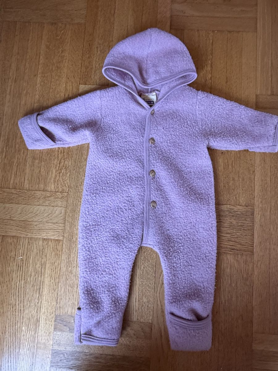 Babyanzüge: Rosa Engel Wollfleece Overall Grösse 62/68 – Gebraucht aus Pragg-Jenaz von gobrist