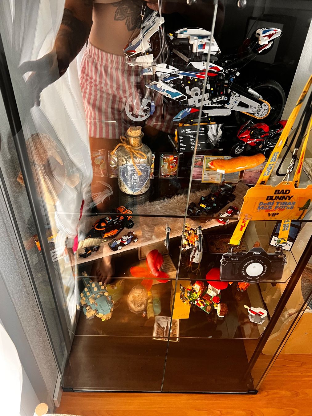 Vitrinen: Vitrine mit Licht – Gebraucht aus Niederglatt ZH von NICELODEON18