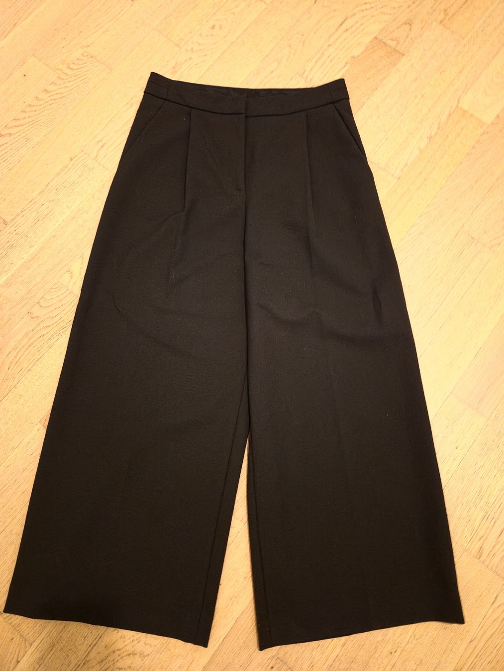 Patrizia Pepe Pantaloni: Patrizia Pepe Culottes Black Size 42 Virgin Wool Blend – Usato da Ebikon venduto da Haselnuss23