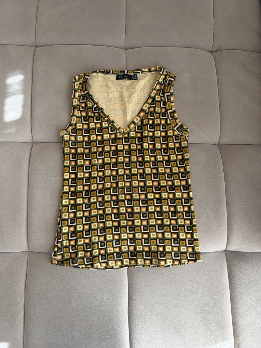 Top: Tanktop – Usato da Benglen venduto da Jumanah