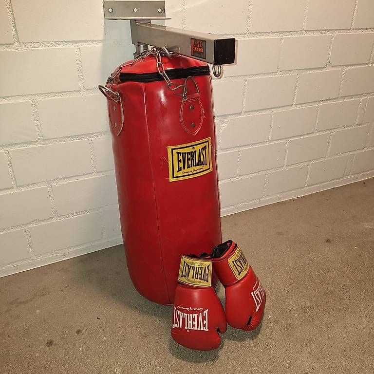 Sacchi da boxe: Boxsack , Boxhandschuh ,Aufhängevorrichtung – Usato da Ermatingen venduto da arr_7yxq 1