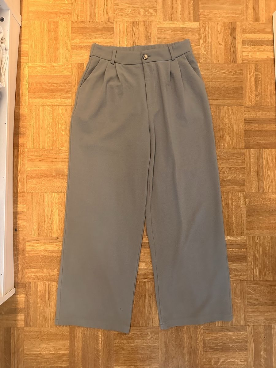 Shein Pantaloni: Shein Stoffhose Sommerhose hellgrau Gr. L – Usato da Dierikon venduto da anfuchs