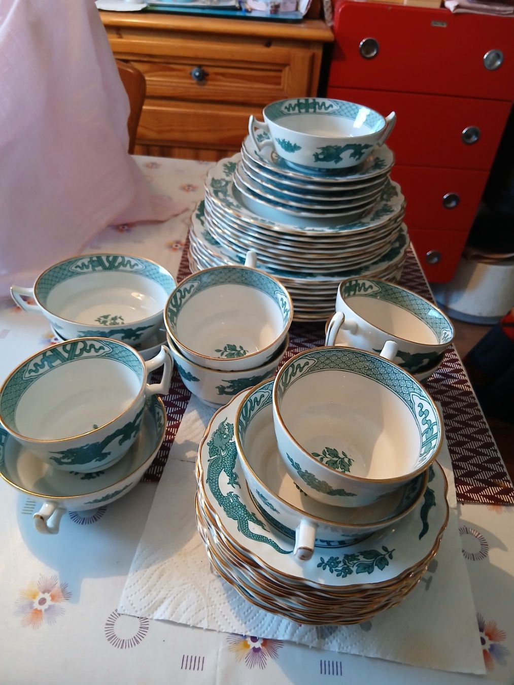 Set di piatti: GRAGON  MADE IN ENGLAND – Usato da Lichtensteig venduto da georgiospab.03