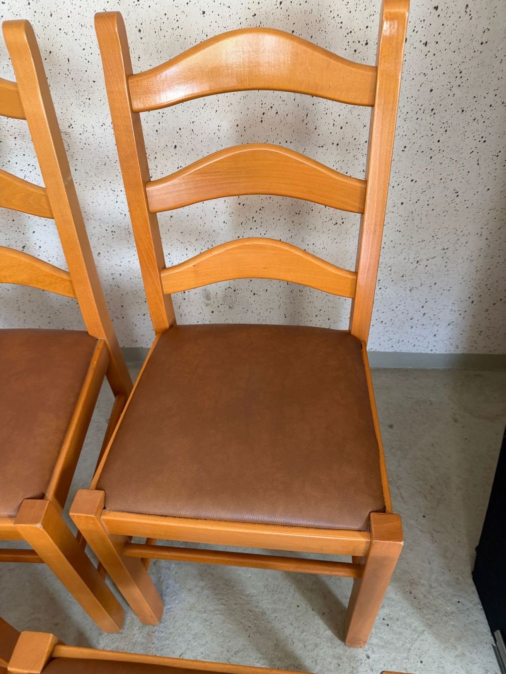 Sedie: 4 sehr gut erhaltene Holzstühle – Usato da Bad Zurzach venduto da lha_9s7r 3