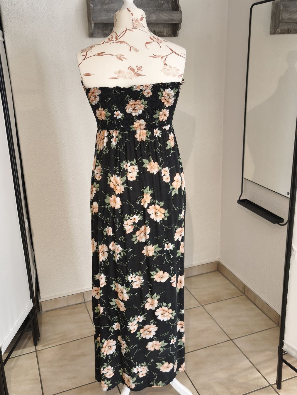 Vestiti: Sommer Kleid, Blumenmuster, Gr.M – Usato da Emmetten venduto da SecondhandSiska 2