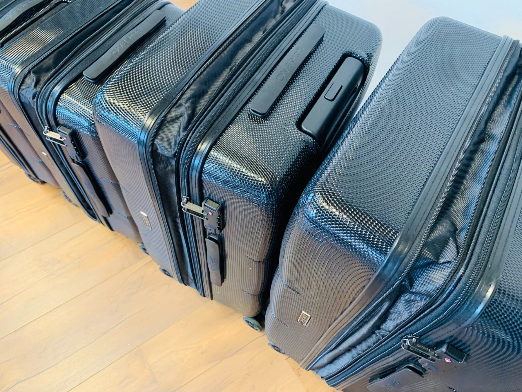 Valigie: 4 teiliges Koffer Polycarbonat gateBAG BUNDLE SCHWARZ NEU – Nuovo e nell'imballaggio originale da Bergdietikon venduto da shopAgent 4