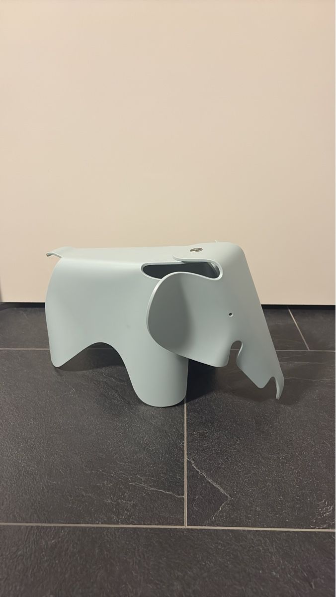 Vitra Tabourets: Vitra Eames Elephant Hocker hellgrau neuwertig – D'occasion à Lenggenwil par xo.xo