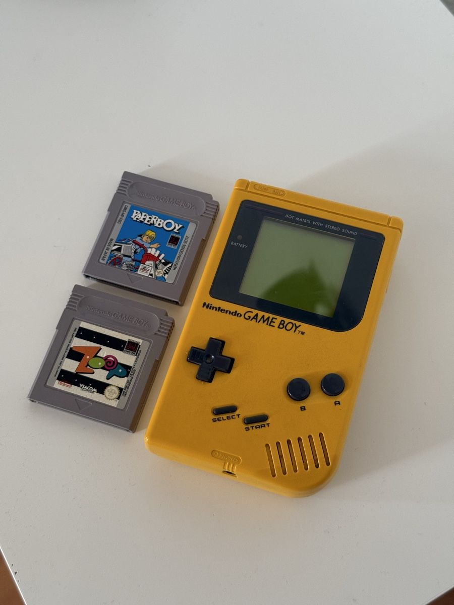Nintendo Consoles: Nintendo GameBoy + 2 games – D'occasion à Onnens VD par FabioVince