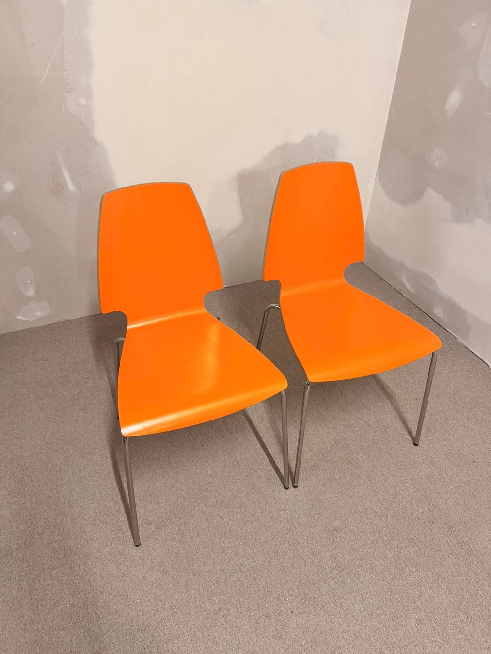 Stühle: 2x Ikea Vilmar Stuhl in orange, stapelbar – Gebraucht aus Rickenbach ZH von Der-Insider 3