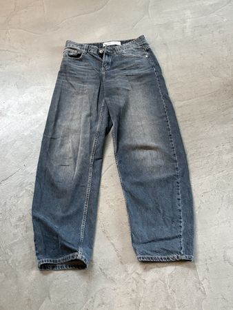 Bershka Balloon Leg Jeans Size 32 XS