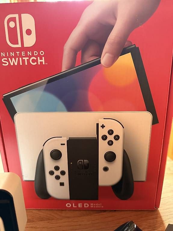 Nintendo Consoles: Nintendo Switch, OLED mit drei Spiele – D'occasion à Appenzell Eggerst. par MagischeWelt 2