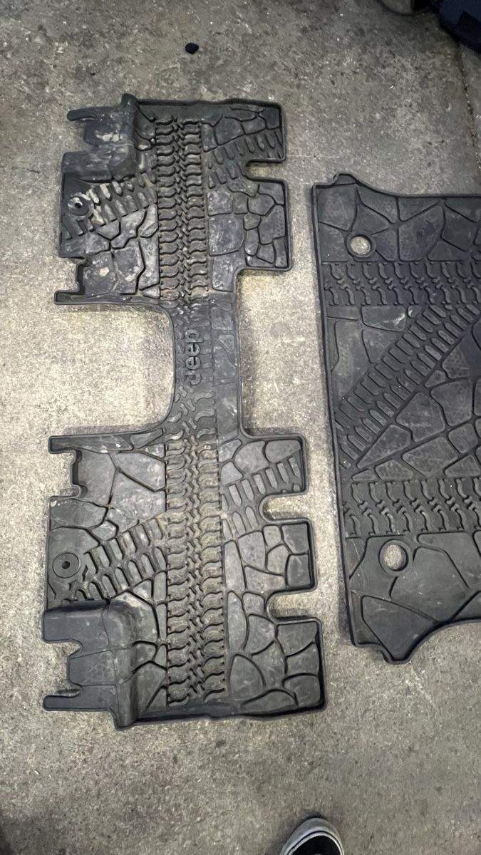Jeep Tappeti & Tappetini: Moquette+tappetini Jeep Wrangler JKU – Usato da Brè sopra Lugano venduto da micheleschmid 6