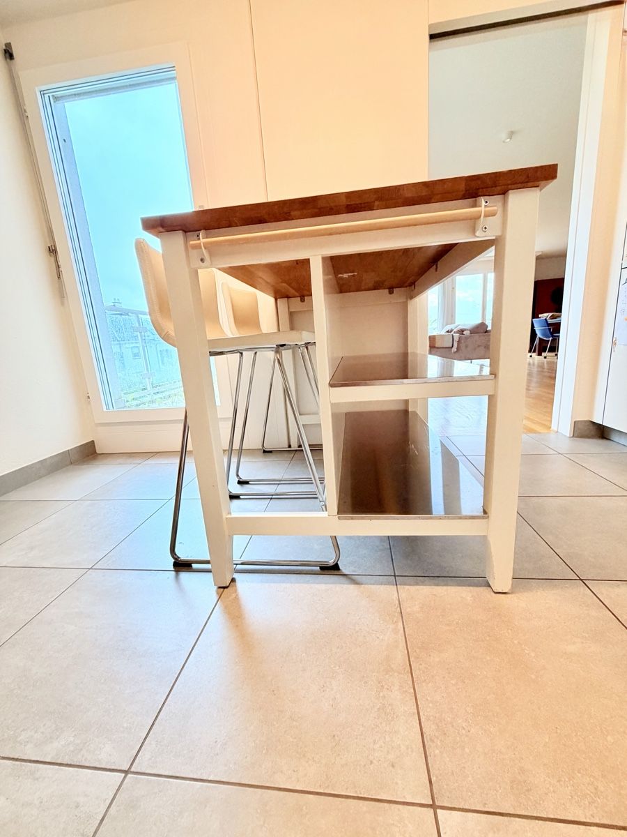Allestimento di negozi e stand fieristici: Küchentisch / Esstisch / Bar mit Stühlen – Usato da Luzern venduto da Tsimont 4