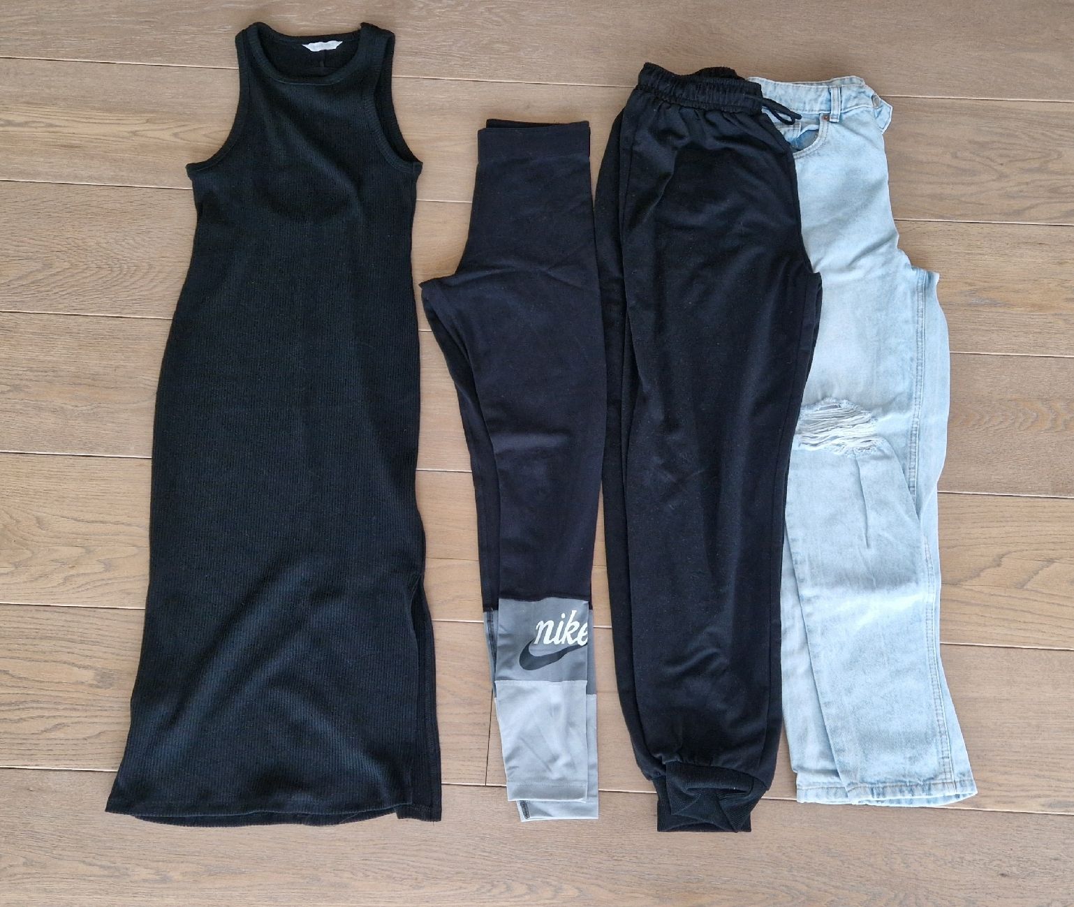 Lotti di vestiti: Mädchen Frauen Kleider Gr S/M – Usato da Abtwil venduto da Buda730