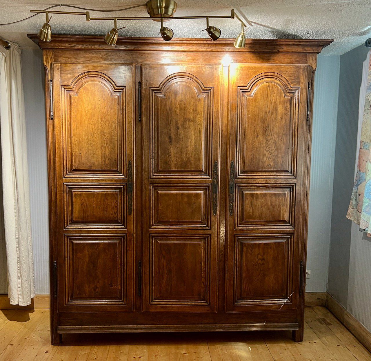 Schränke: Schrank – Gebraucht aus Münchenstein von Lena0111 1