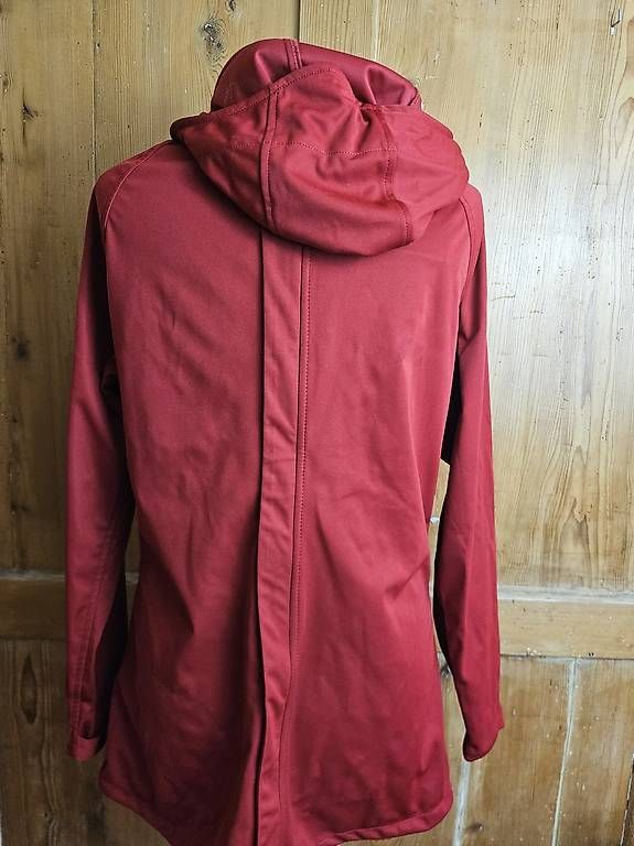 Jacken: Mamalila Regentragejacke 38 rot – Gebraucht aus Hergiswil NW von Bergsunne 4