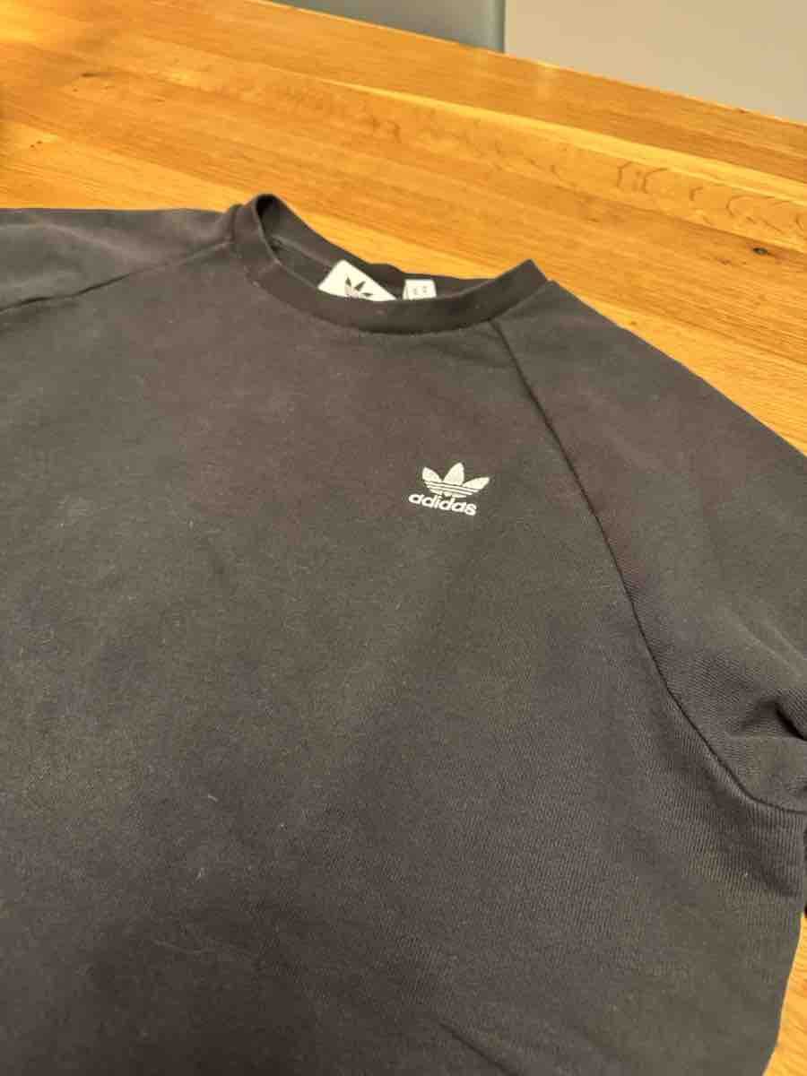 Pullover & Sweatshirts: Pullover Adidas Homme Noir Taille M État Correct – Gebraucht aus La Chaux-de-Fonds von Carl_The_Runner 1