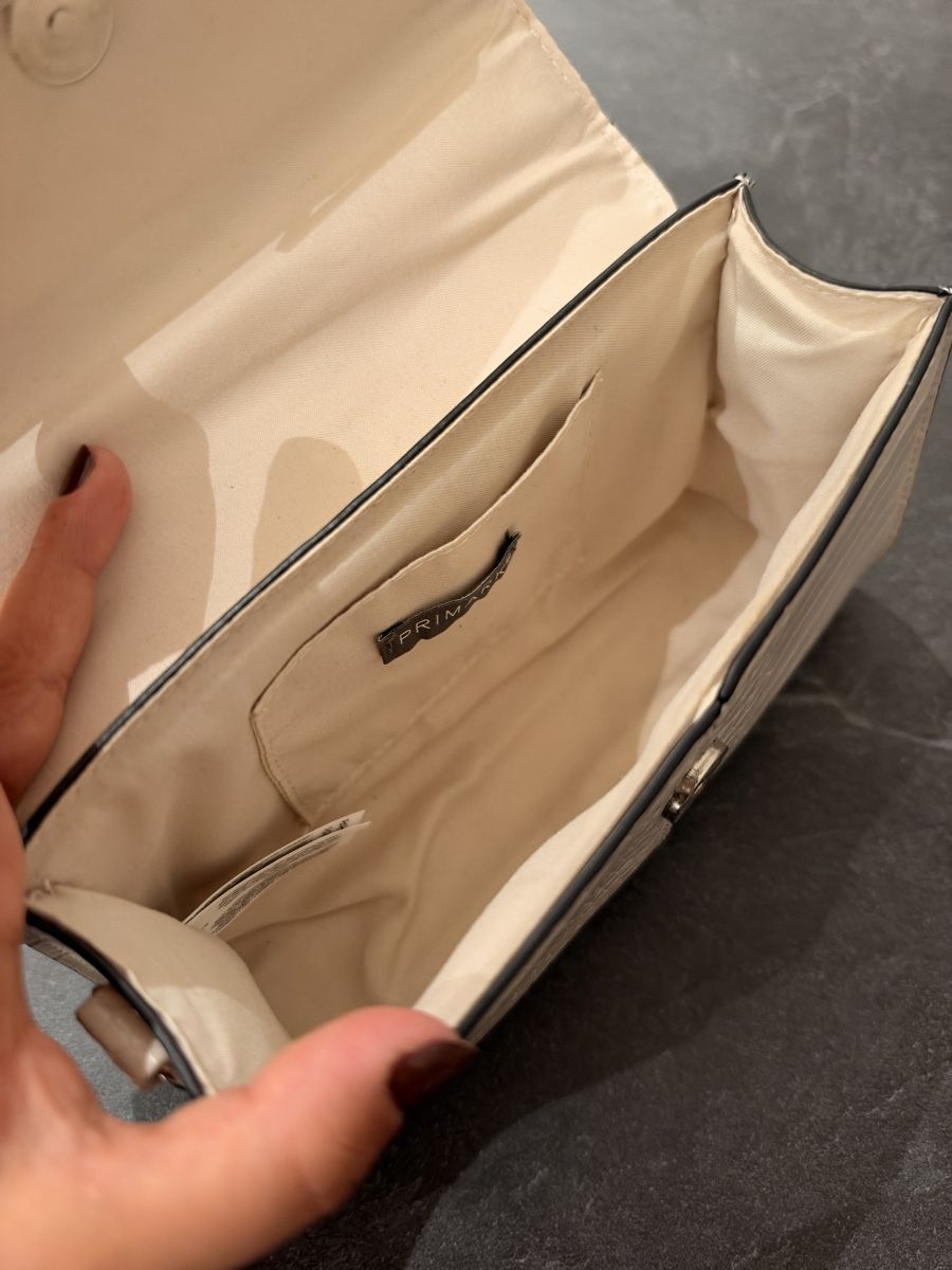 Borse da donna: Cremefarbene Handtasche in Kroko-Optik – Usato da Buttikon SZ venduto da maticivy 1