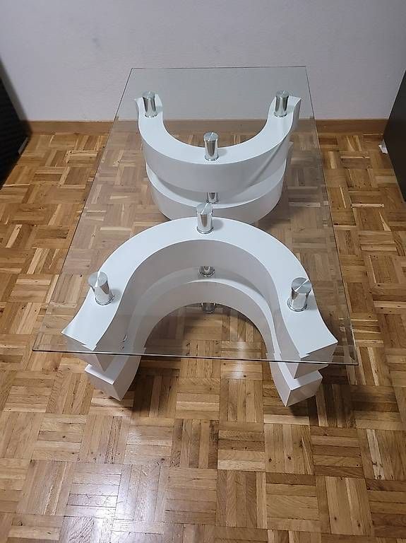 Tavoli: Couchtisch mit 2 kleine Hocker – Nuovo (secondo la descrizione) da Zürich venduto da quattrossa 1