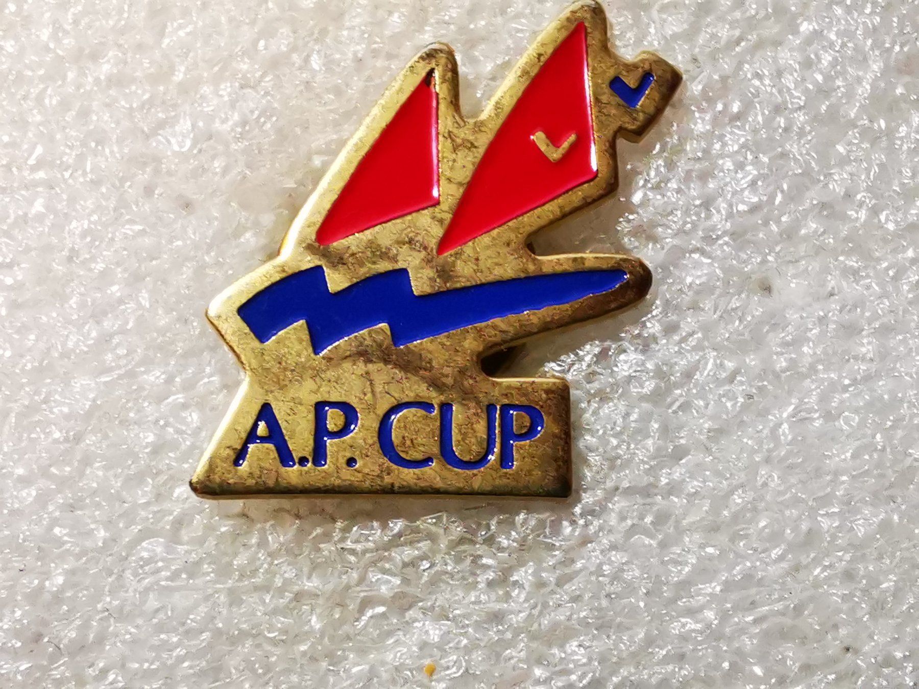 Placchette & Badge: Ansteckpin 52: A.P. Cup – Usato da Oppligen venduto da Pin-Fall-Shop