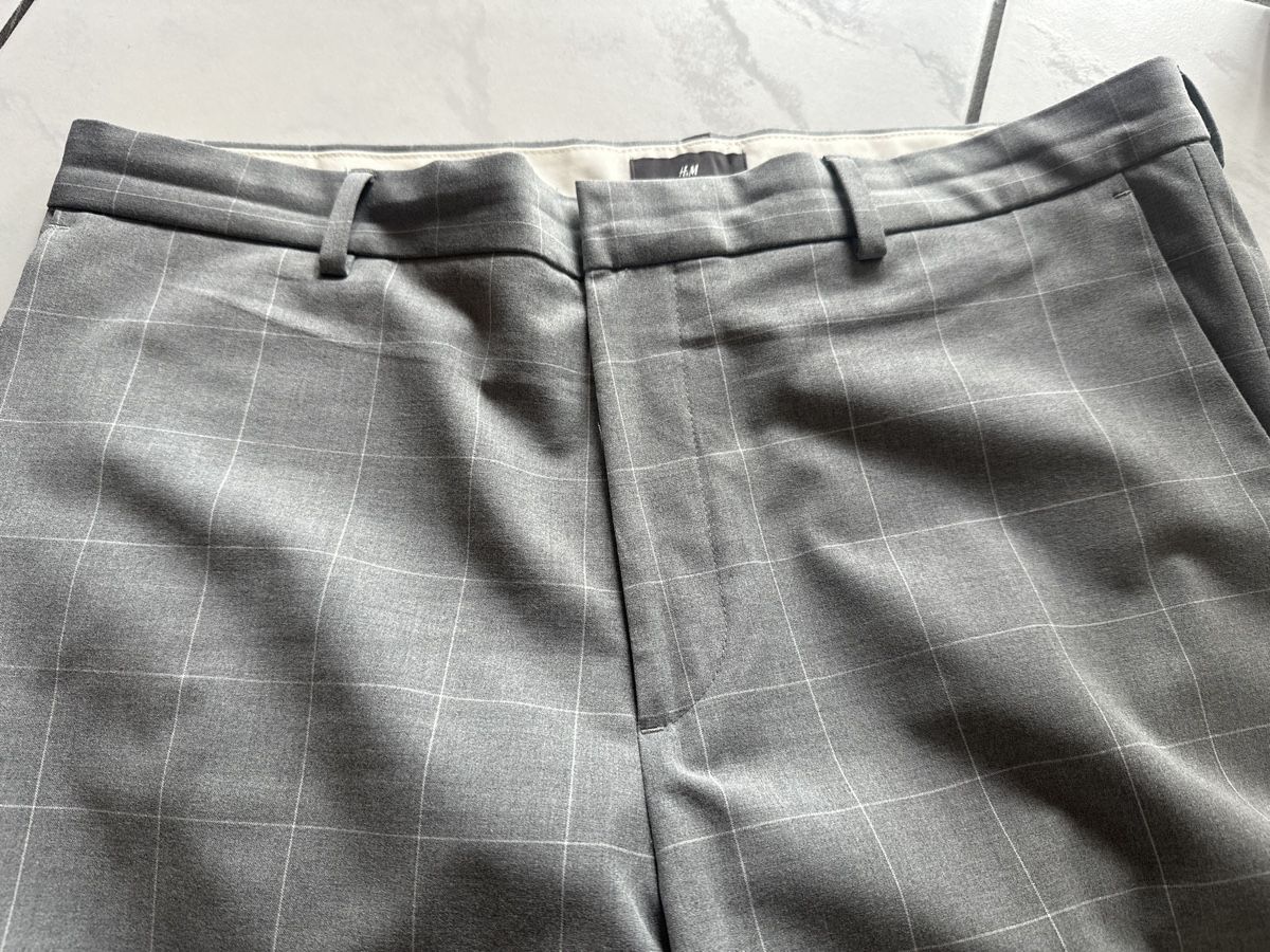 H&M Pantaloni: H&M Stoffhose grau weiss gestreift Gr. 36 – Usato da Wileroltigen venduto da torro11 2