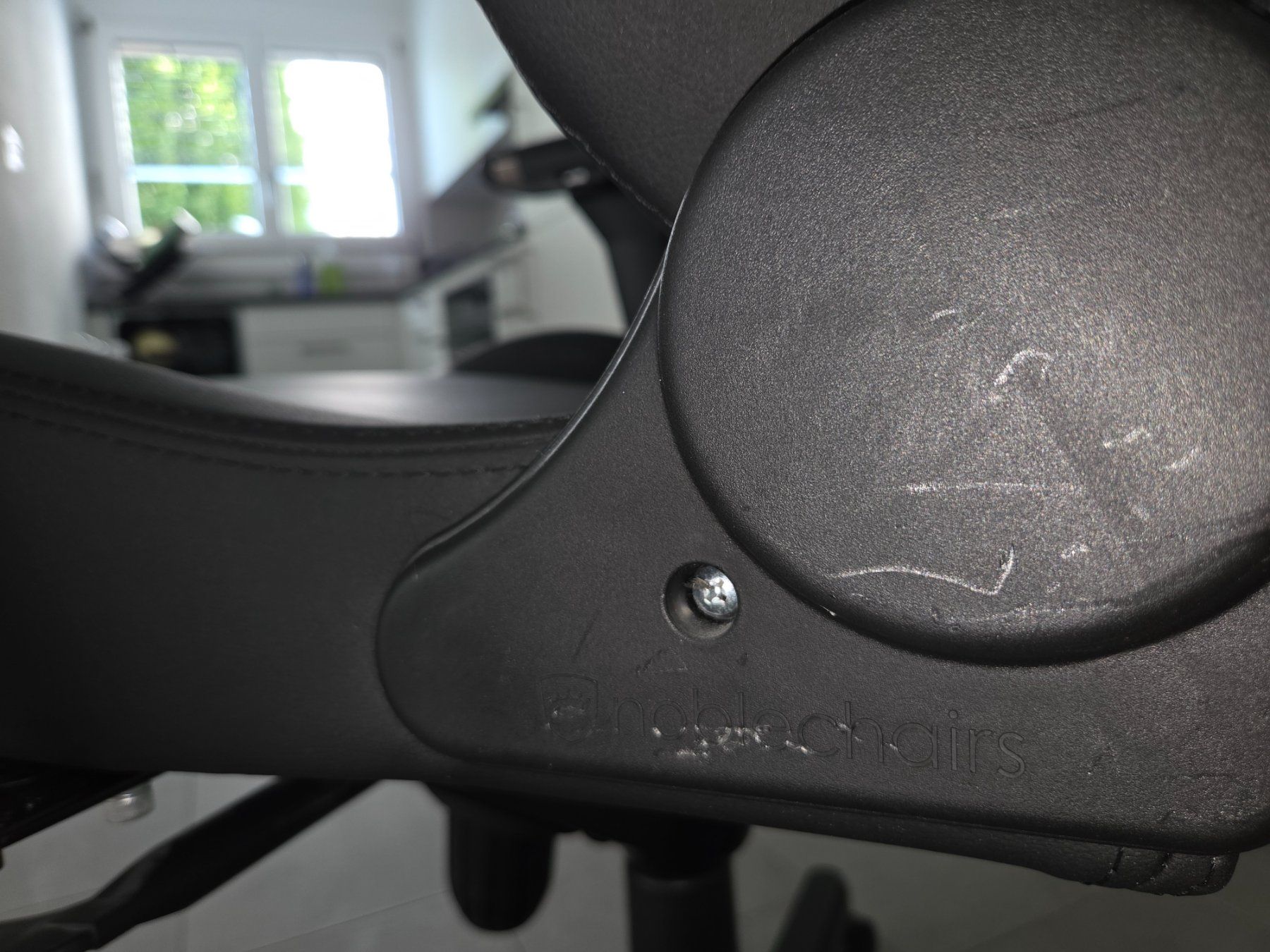 Noblechairs Sedie: noblechairs EPIC Gaming Stuhl – Nuovo (secondo la descrizione) da Luzern venduto da remo2304 8