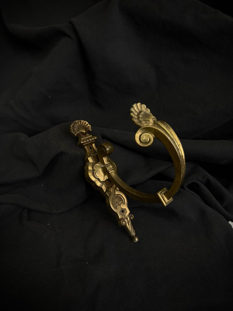 Eisenwaren: Antique Brass Wall Hook Ornate Shell Design – Gebraucht aus Bern von nkink 1