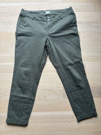 Khaki Hose von Q/S designed by, Grösse 42, neuwertig