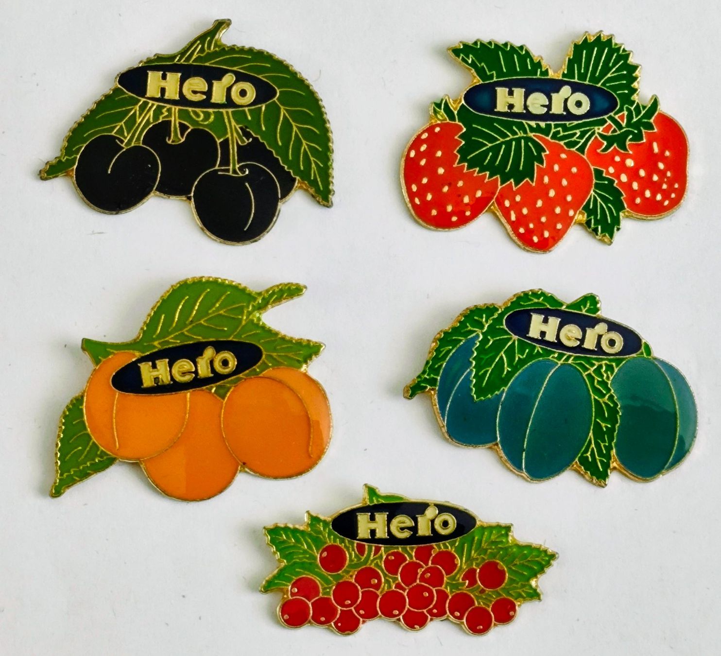Placchette & Badge: 5 Pins Pins Hero – Usato da Pfäffikon ZH venduto da Colacity