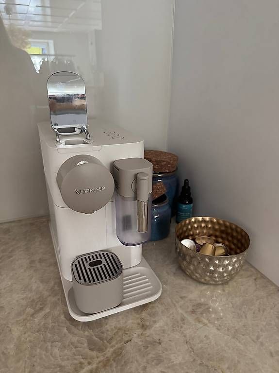 De'Longhi Macchine per caffè & Macchine per espresso: De LonghiNespresso Lattissima weiss – Usato da Hinwil venduto da marinaschroder 1