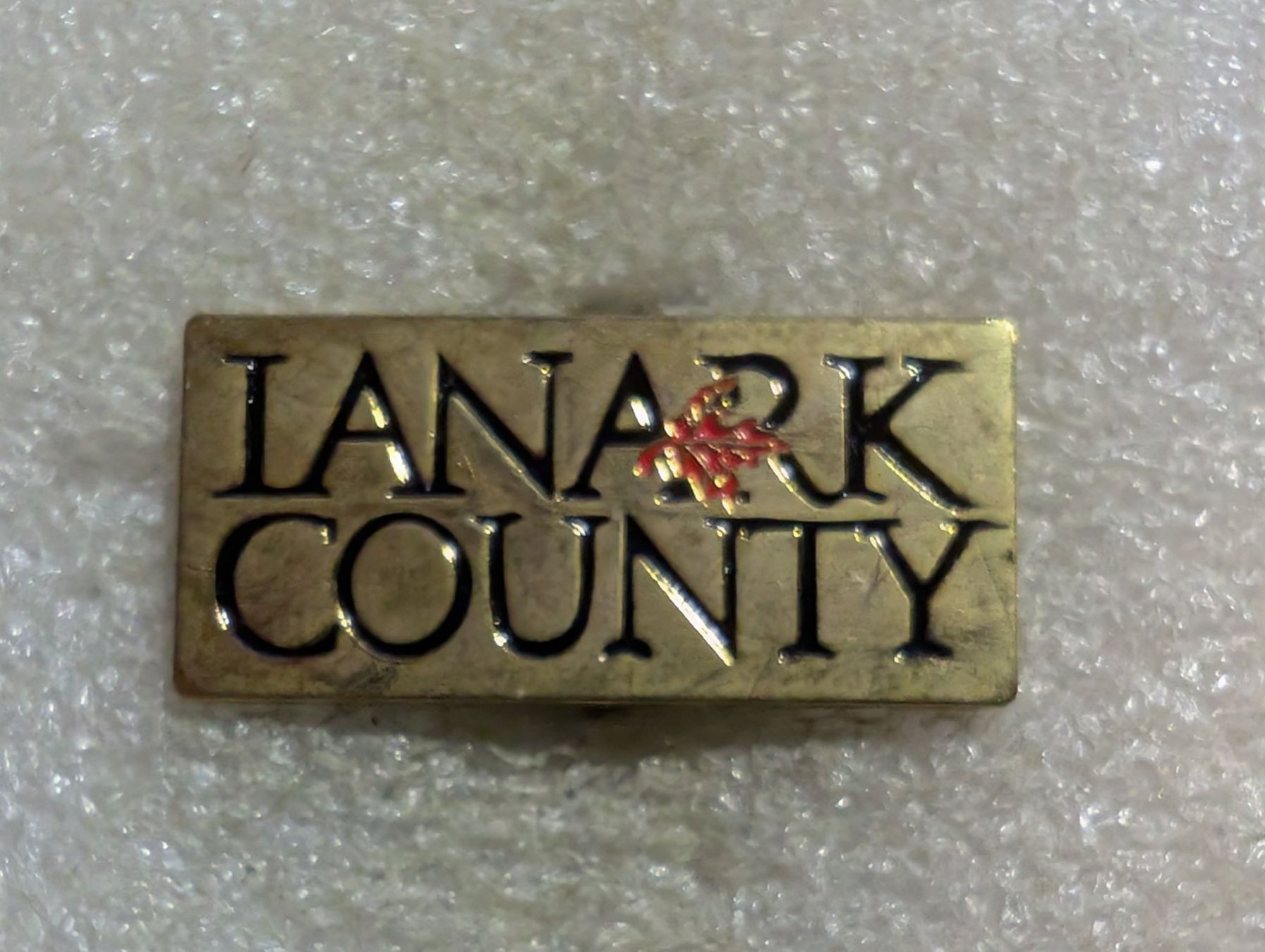 Placchette & Badge: Ansteckpin 182: Lanark County – Usato da Oppligen venduto da Pin-Fall-Shop