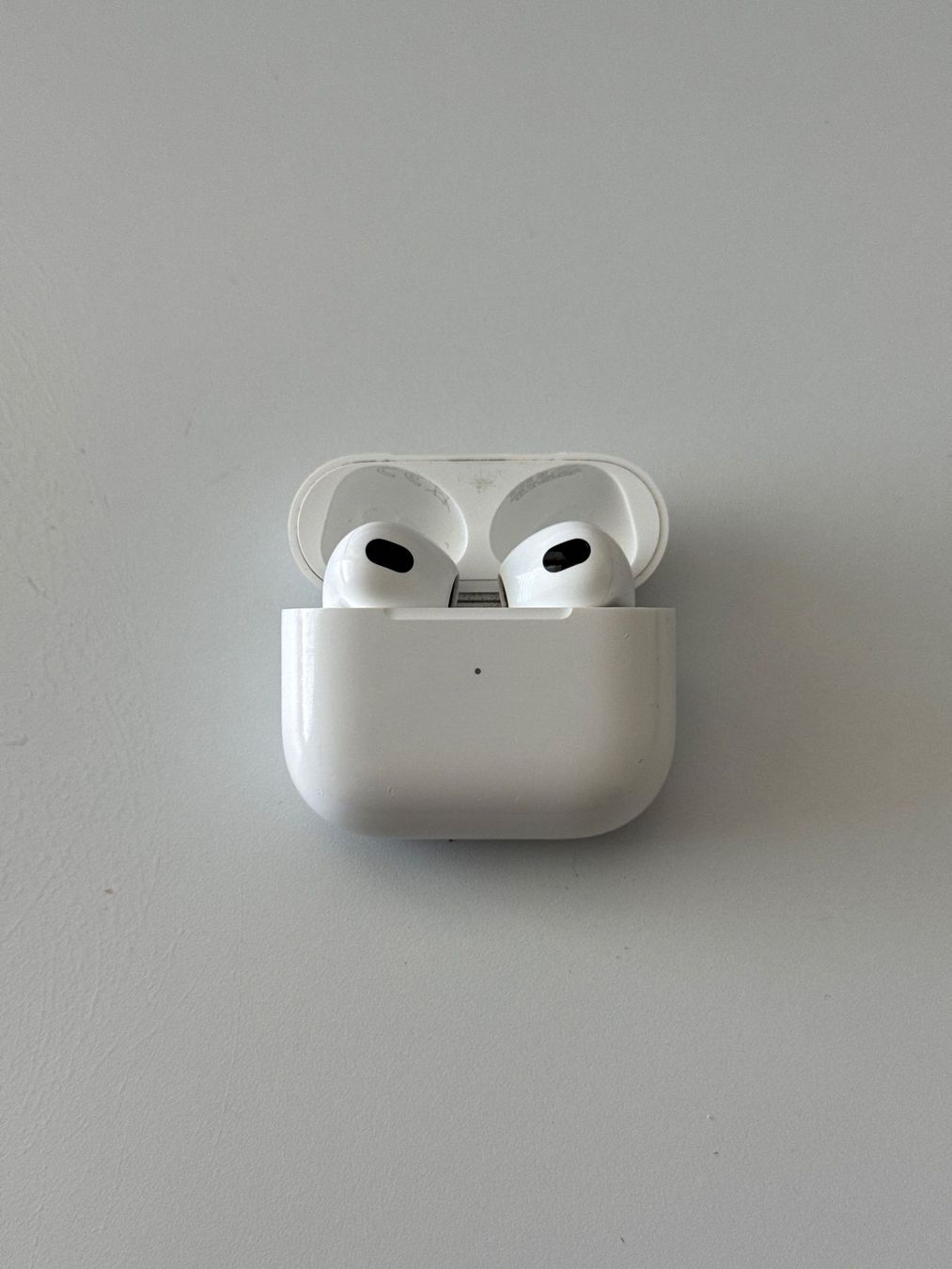 Apple Cuffie: Apple AirPods 3. Generation mit Lightning Ladebuchse – Usato da Herrliberg venduto da iankaltenrieder