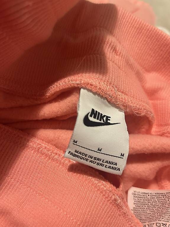 Kleiderpakete: Training Nike – Gebraucht aus Lully VD von Nicosie 2