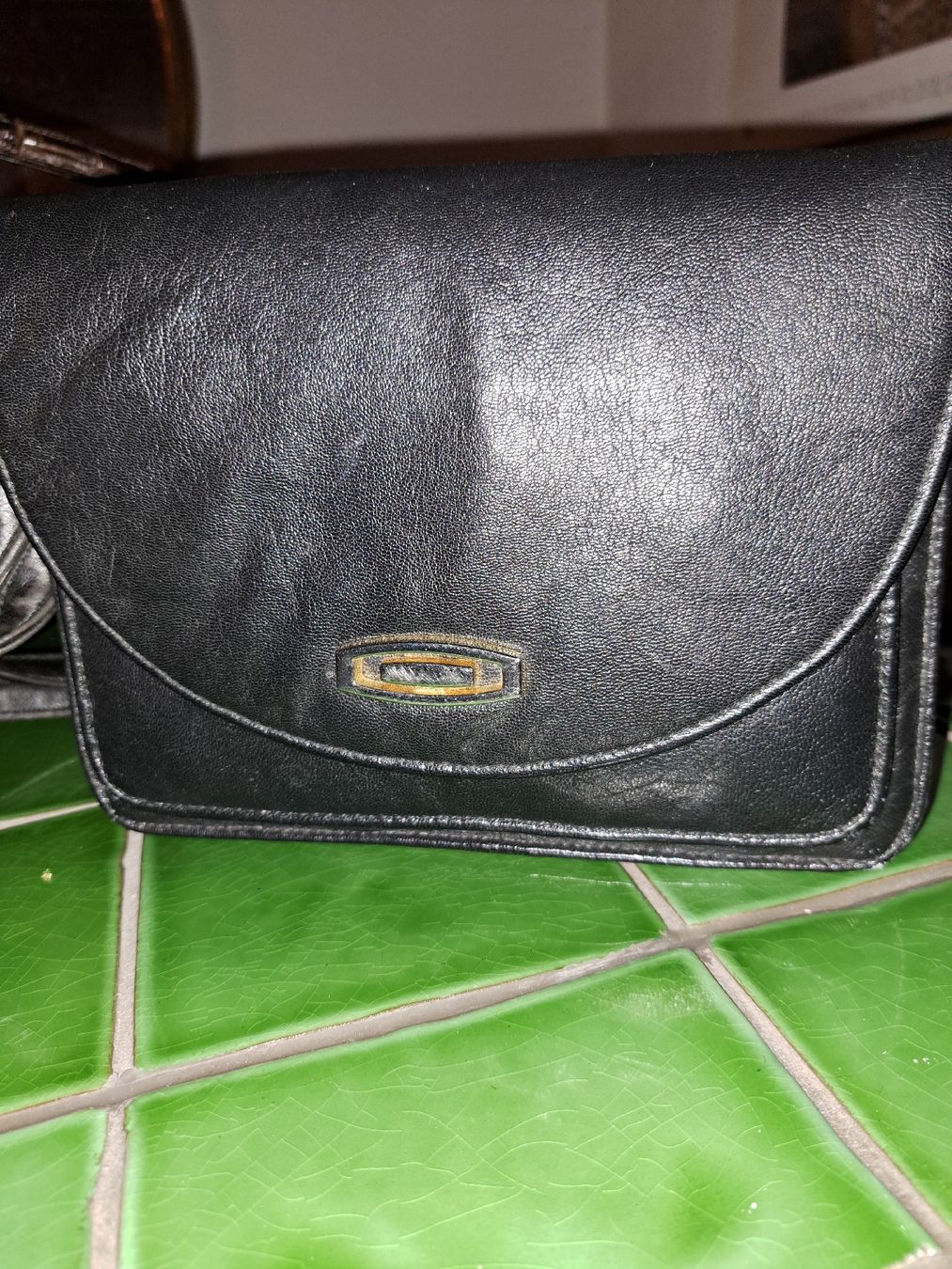 Borse da donna: Schwarze Vintage Handtasche aus Leder, klein, zeitlos! – Usato da Kölliken venduto da Upcycling-by-Mc-TAM 2