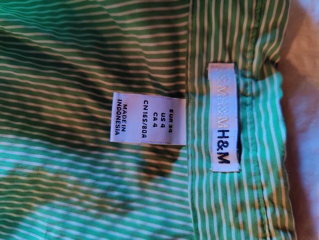 H&M Camicette: Grün-weiss gestreiftes Hemd. – Usato da Schwarzenberg LU venduto da Kryssy81 3