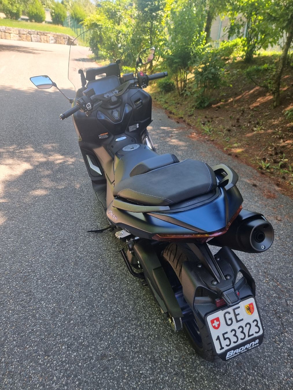 Yamaha Scooter: Yamaha TMAX XP560 Scooter, noir, peu km – Nuovo (secondo la descrizione) da Thônex venduto da abb_pz2n 4