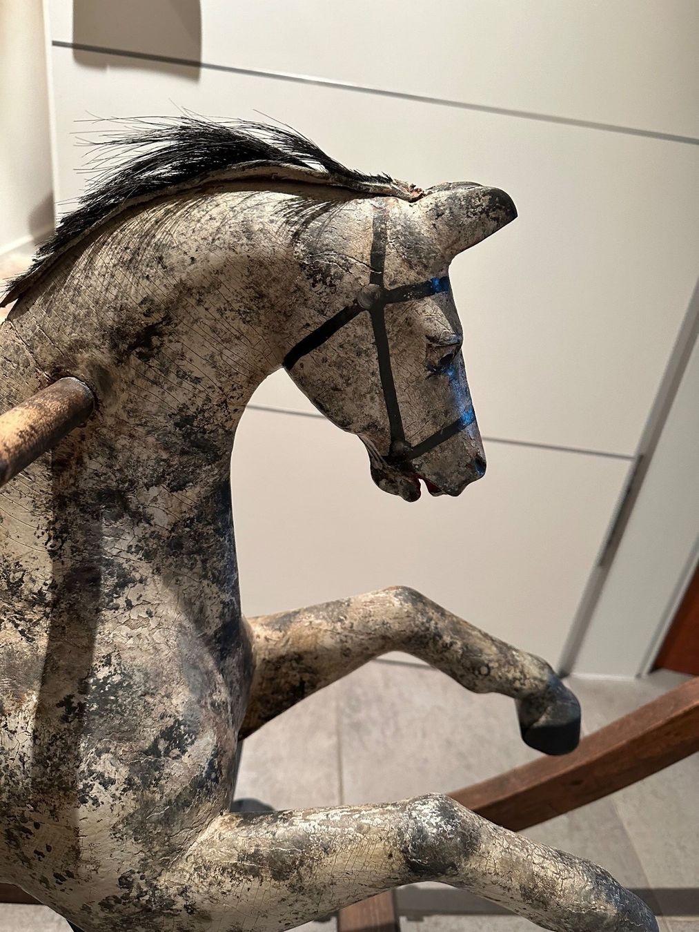 Giocattoli: Antikes Schaukelpferd restauriert – Usato da S. Antonino venduto da Swissbutler 4
