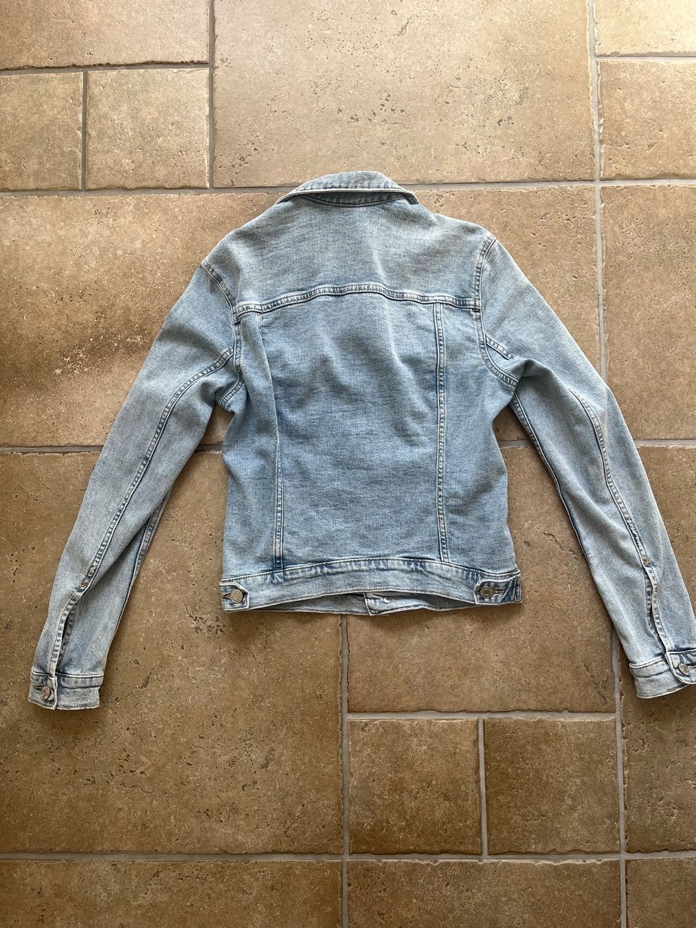 Jacken: Helle Jeansjacke – Gebraucht aus Wabern von str_yq7q 1