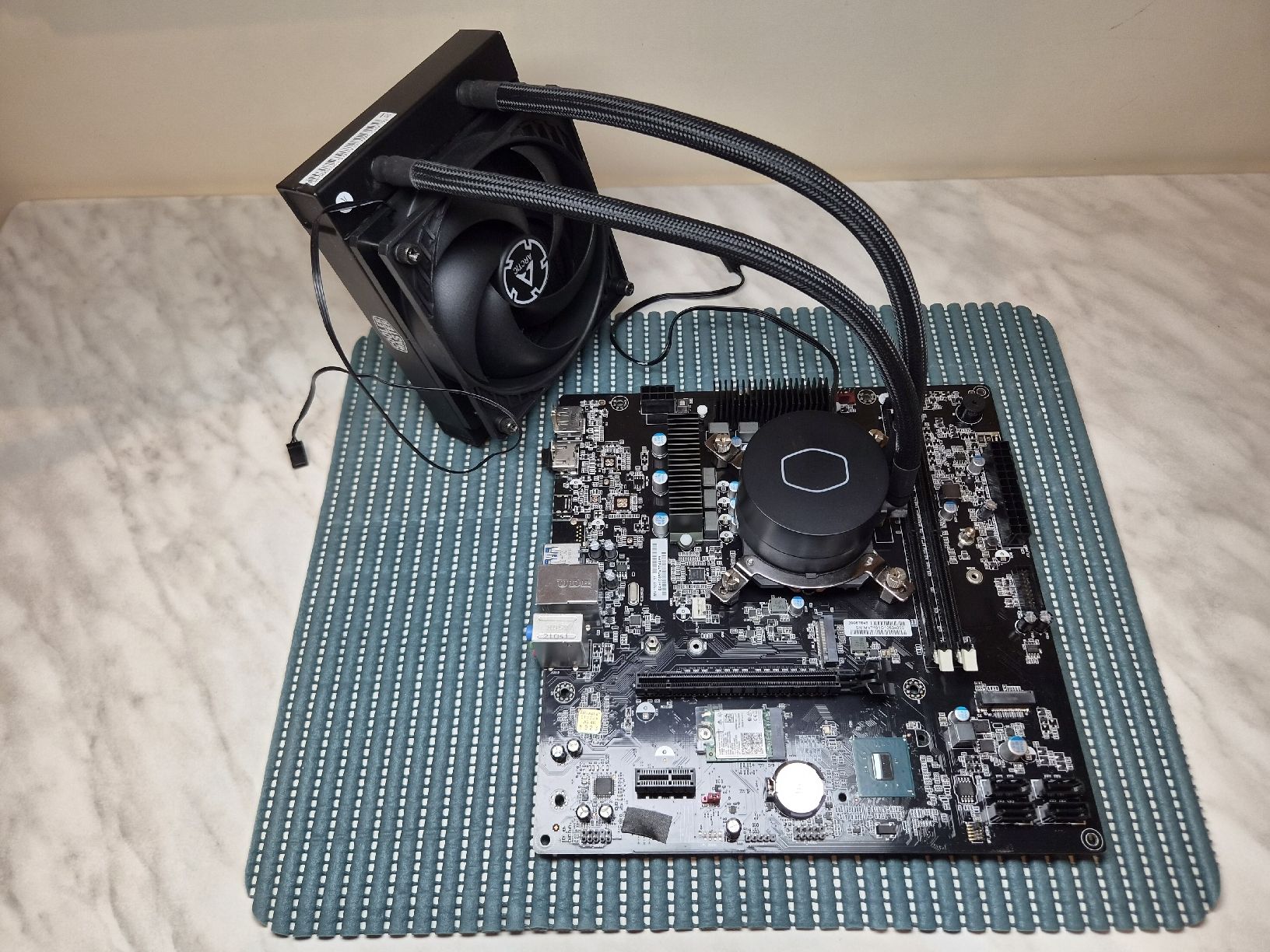 Medion PC: Intel Core i7-10700F + Medion Engineer X10 B460 Board +Water – Usato da Schaffhausen venduto da P3ntiumii