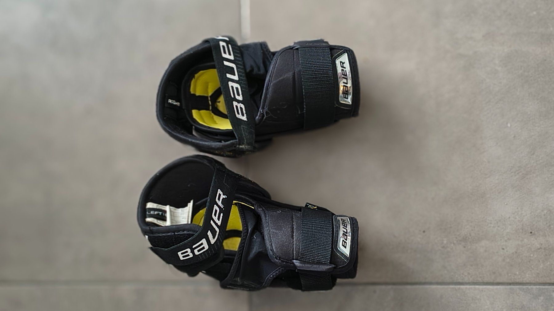 Leibchen & Hosen: Diverse Eishockey Artikel – Gebraucht aus Rain von redman77 3