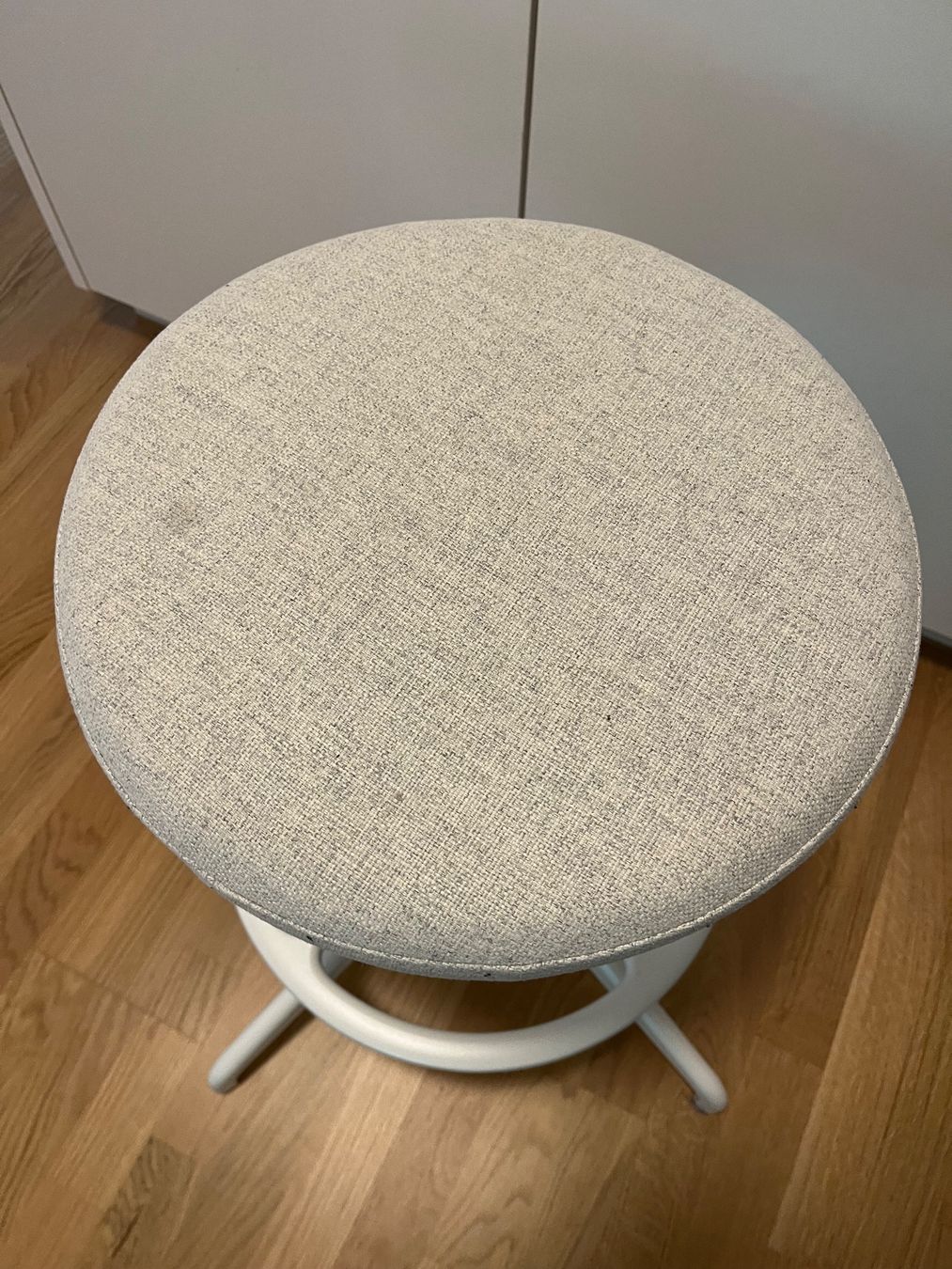 Ikea Sgabelli: IKEA Ergonomic Standing Stool - Adjustable Height, White! – Usato da Fällanden venduto da magves 1
