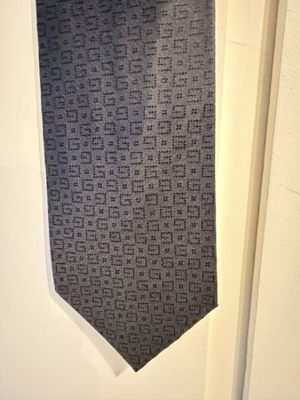 Cravatta Gucci in Seta Nera Made in Italy - Elegante Occasio