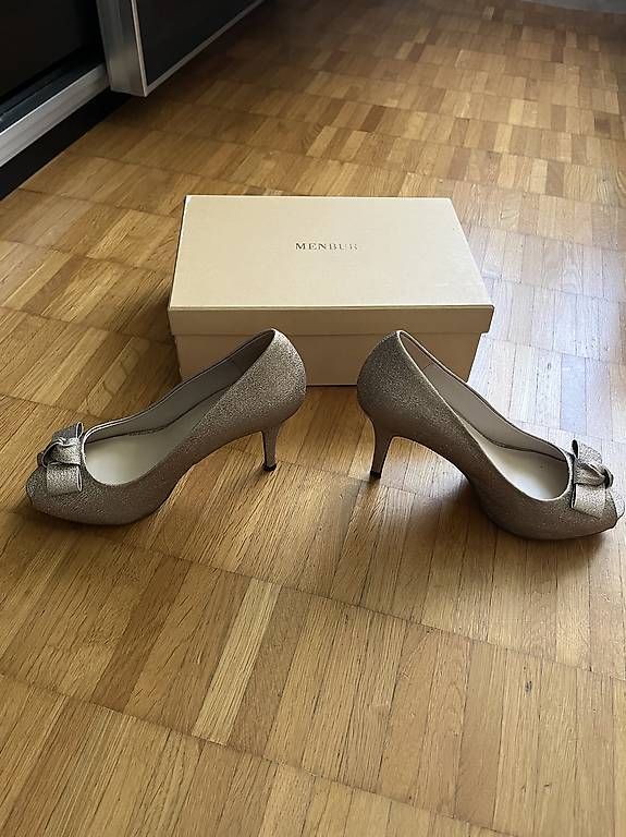 Scarpe da donna: Damen Pumps Gold Gr. 38 – Usato da Buchrain venduto da Ver-8bre 2